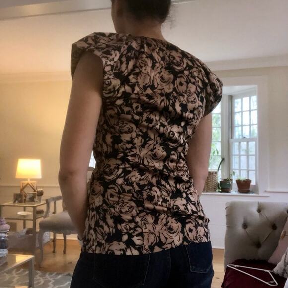 Ann Taylor Dark Floral V-Neck Sleeveless Blouse Shell Top Workwear Size 0 - Picture 7 of 9